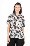 WOMEN'S KNIT MOCC-NECK SHORT SLEEVE PRINTED TOP, WITH SIDE SEAM SLITS