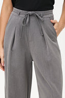 Women's Woven Zip-Up Pants with Front Pleats & Slash Pockets