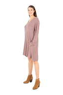 WOMEN'S V-NECK LONG SLEEVE DRESS, WITH LOOSE FLAP PANELS AT THE BACK AND SIDE SEAM POCKETS. A COMBINATION OF SOLID KNIT AND PRINTED WOVEN MATERIALS