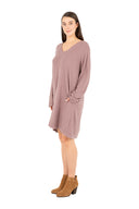WOMEN'S V-NECK LONG SLEEVE DRESS, WITH LOOSE FLAP PANELS AT THE BACK AND SIDE SEAM POCKETS. A COMBINATION OF SOLID KNIT AND PRINTED WOVEN MATERIALS