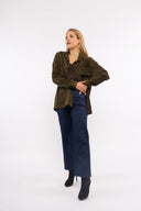 Women’s Woven Long Sleeve Shirt. Composition: 75% Viscose, 22% Nylon and 3% Elastane. 