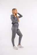 Women’s Knit Long Sleeve Sweatshirt. Composition: 40% Polyamide, 35% Viscose and 25% Microfiber. 