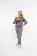 Women’s Knit Long Sleeve Sweatshirt. Composition: 40% Polyamide, 35% Viscose and 25% Microfiber. 