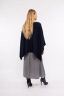 Women’s Knit Poncho. Composition: 40% Polyamide, 35% Viscose and 25% Microfiber. 