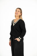 WOMEN'S KNIT V-NECK COLOUR BLOCKED SWEATER, WITH LONG SLEEVES