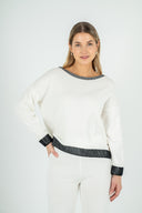 WOMEN'S KNIT BOAT-NECK SWEATER, WITH A DROPPED SHOULDER, LONG SLEEVES AND A COLOR-BLOCKED HEM DETAILING