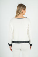 WOMEN'S KNIT BOAT-NECK SWEATER, WITH A DROPPED SHOULDER, LONG SLEEVES AND A COLOR-BLOCKED HEM DETAILING