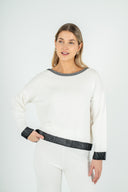 WOMEN'S KNIT BOAT-NECK SWEATER, WITH A DROPPED SHOULDER, LONG SLEEVES AND A COLOR-BLOCKED HEM DETAILING