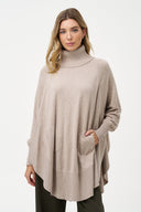 Women's Knit Oversized Turtle-Neck Long Sleeve Sweater | M