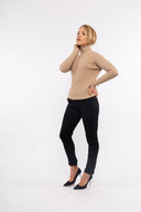 Women’s Knit Long Sleeve Sweater. Composition: 28% Polyester, 30% Nylon and 42% Viscose. 