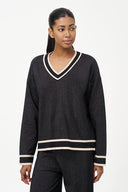 Women's Knit V-Neck Sweater With A Patch Pocket At The Chest And Long Sleeves | M