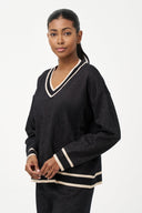 Women's Knit V-Neck Sweater With A Patch Pocket At The Chest And Long Sleeves | M