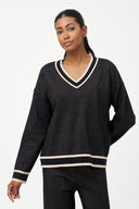 Women's Knit V-Neck Sweater With A Patch Pocket At The Chest And Long Sleeves | M