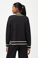 Women's Knit V-Neck Sweater With A Patch Pocket At The Chest And Long Sleeves | M